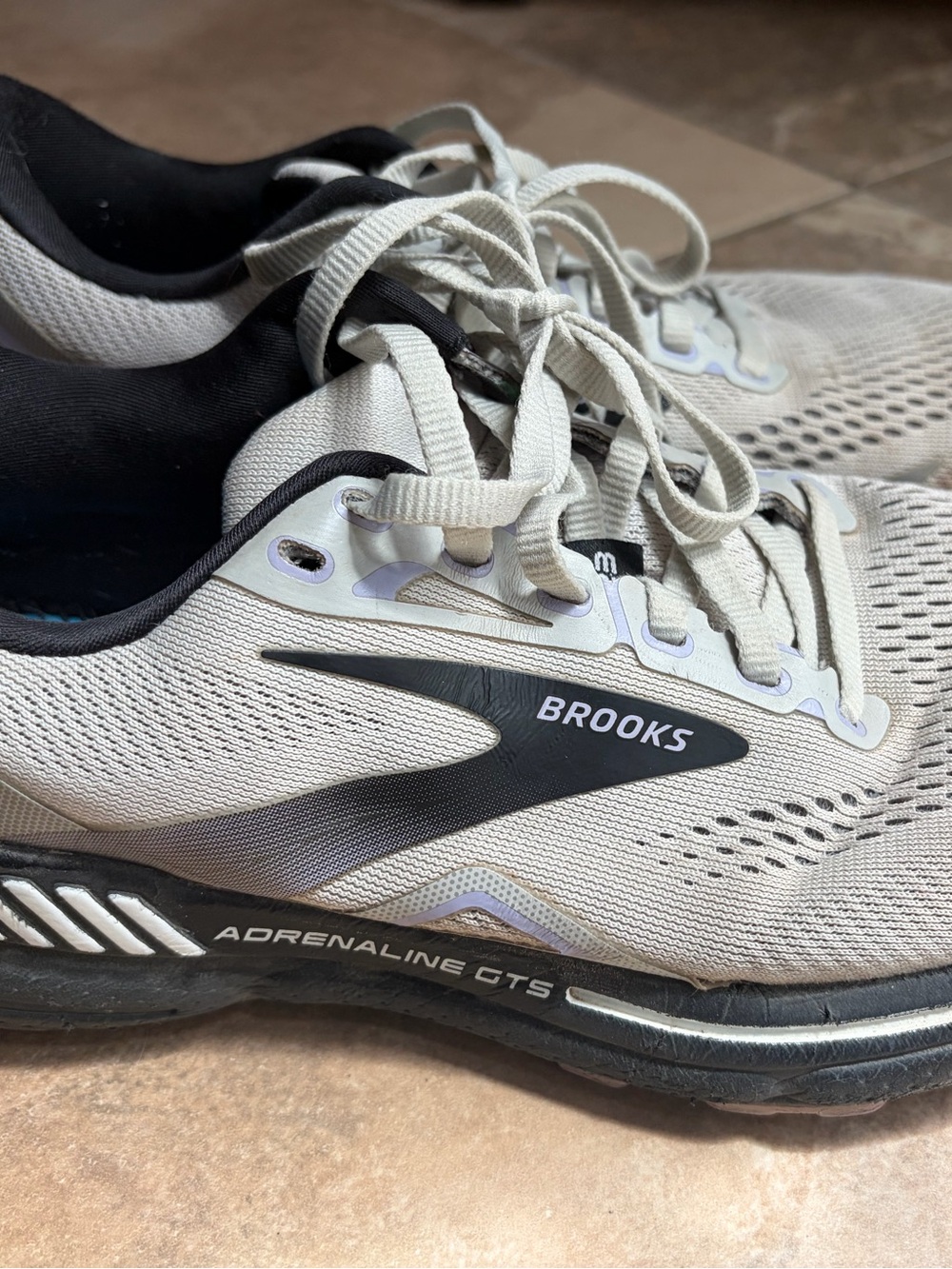 Women brooks